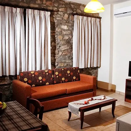 Traditional Tsikrikonis Daire Mirtofiton