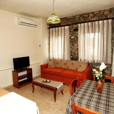 Traditional Tsikrikonis *