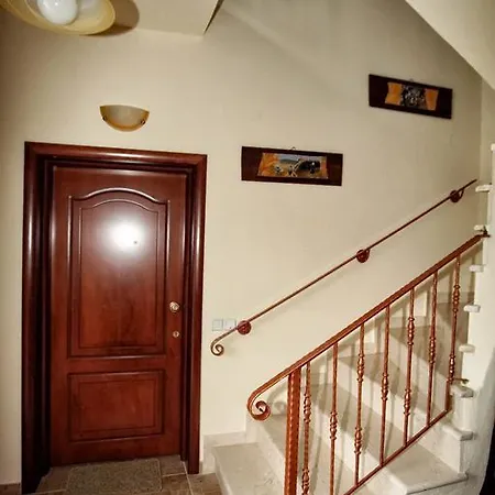 Traditional Tsikrikonis Apartman