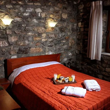 شقة Traditional Tsikrikonis