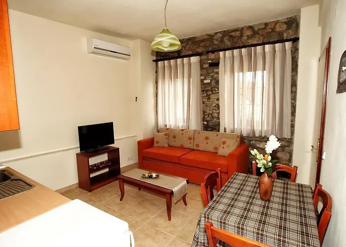 Traditional Tsikrikonis *